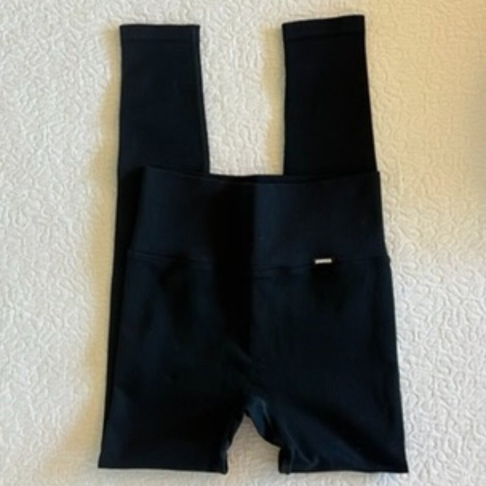 NWOT Stronger the Label ribbed black leggings